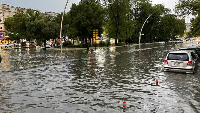 Ankara'da sağanak yağış uyarısı! Belediye tüm izinleri kaldırdı! Bu bölgelerde evden çıkılmamalı
