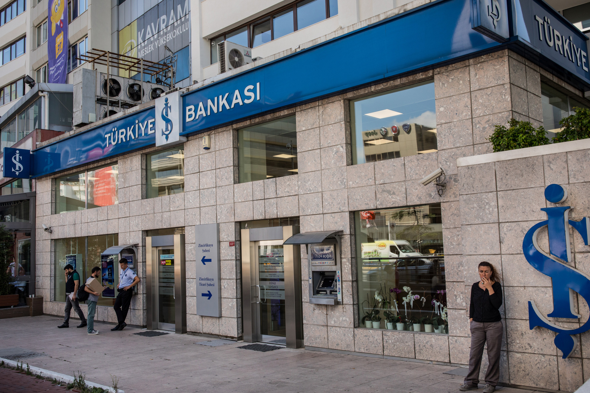 İş Bankası'ndan karne alan öğrencilere hediye! Öğrencileri sevindirecek hediye