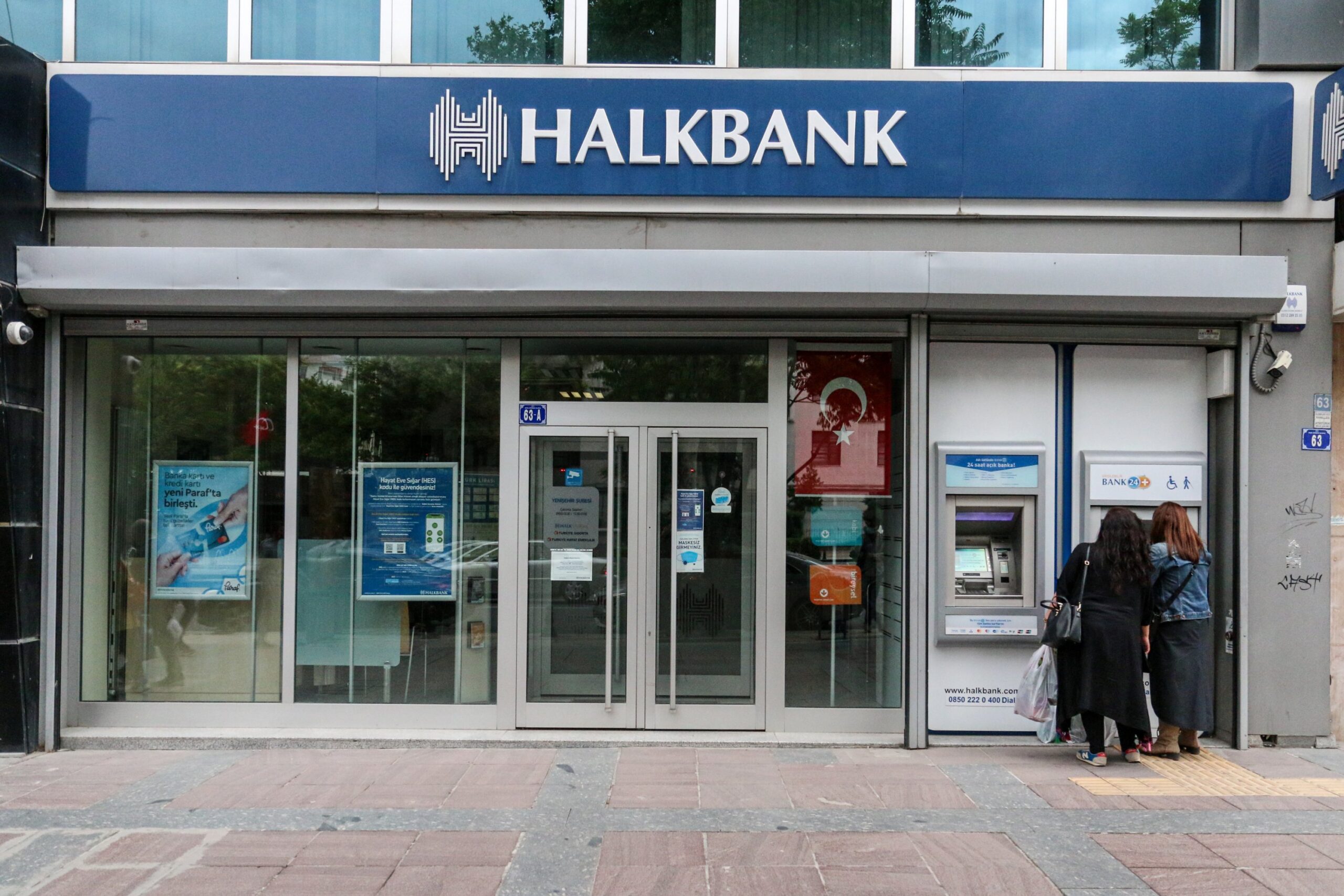 Halkbank'tan Para Sıkıntı Çekenlere Özel 12 Ay Ödemesiz 250 Bin TL Kredi! Üstelik Kredi Notuna Bakılmıyor...