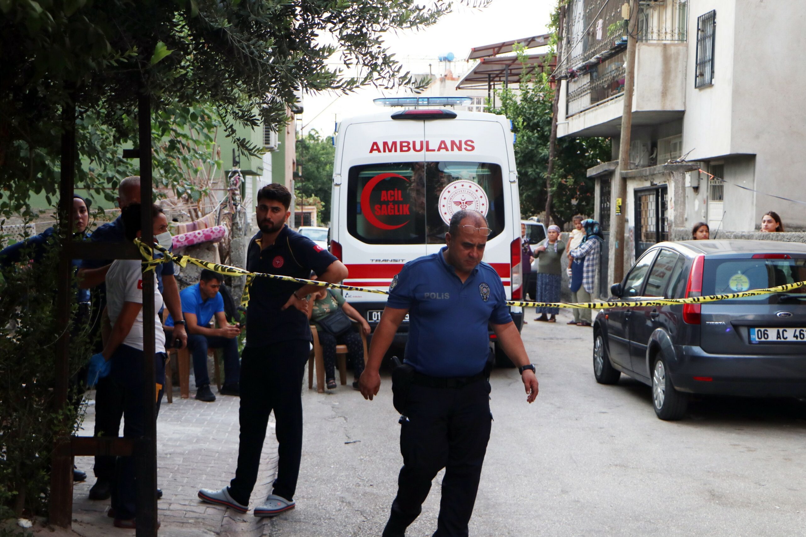 Kanser Hastası Eşini Silahla Vuran Koca Eşinin Başında Ölmesini Bekledi