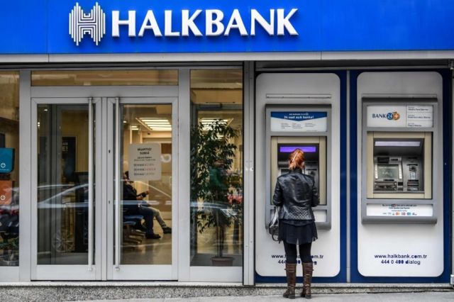 Halkbank MÜJDEYİ VERDİ! 6 Ay Geri Ödemesiz 250 Bin TL Kredi Dağıtıyor! Üstelik Kredi Notuna Bakılmaksızın...