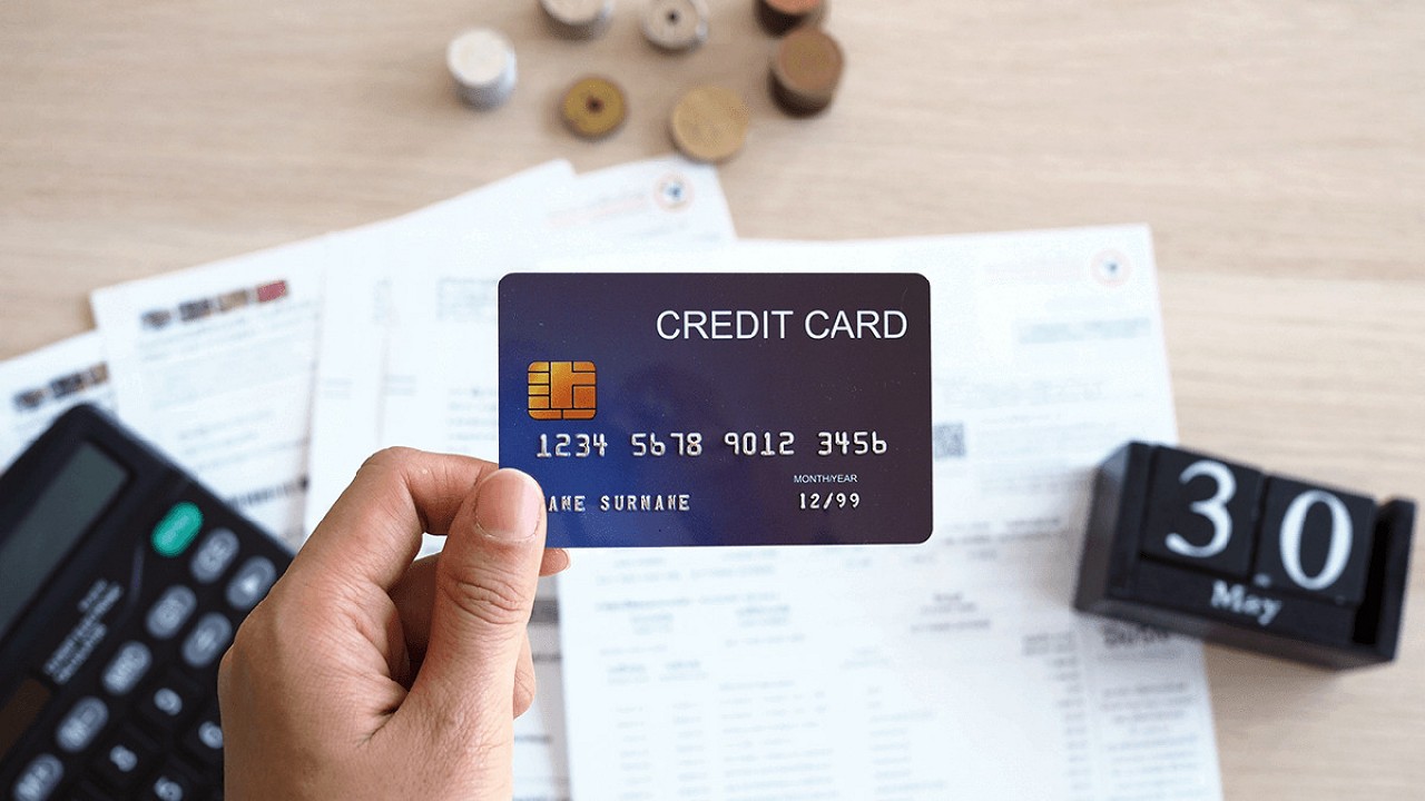 Borcunu kredi kartıyla ödemeye çalışana kötü haber! Kredi ve kredi kartında faiz oranları fırladı, taksit bitti