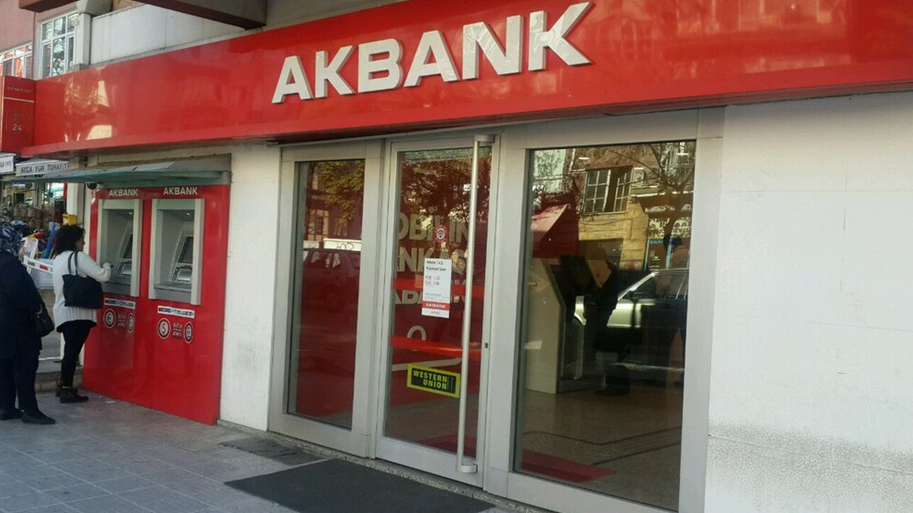 Akbank Banka Kartı Sahiplerinde Anında 40.000 TL Ödeme! Şubeye Gitmeden Paranızı Alın