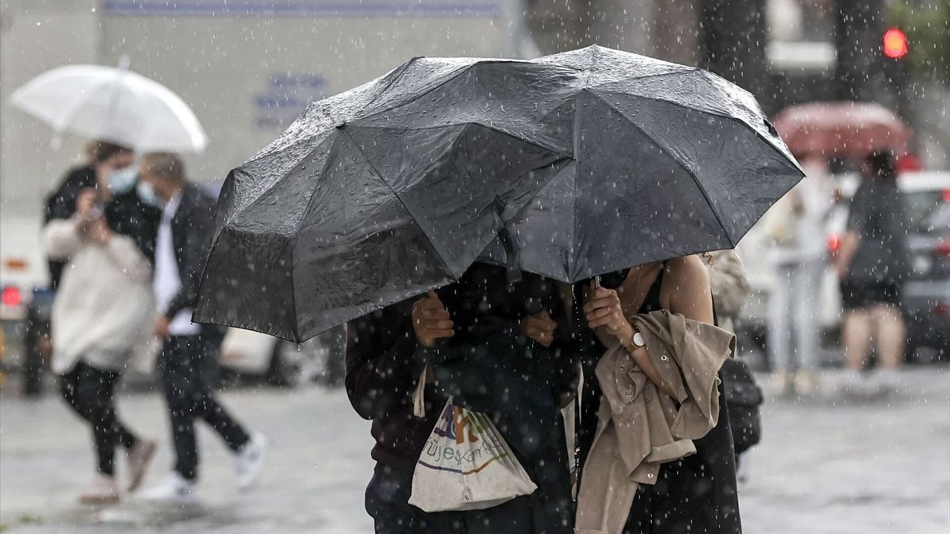 Türkiye'yi Soğuk ve Yağışlı Hafta Sonu Geliyor! Meteoroloji Vatandaşları Uyardı! Dışarıya Çıkmayın