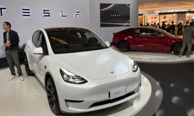 Elon Musk'ın sahibi olduğu elektrikli otomobil üreticisi Tesla, Türkiye pazarında etkisini artırmak amacıyla büyük bir fiyat indirimi gerçekleştirdi. Firma, Model Y serisine ait araçlarda 400 bin TL'ye kadar indirim uyguladı.