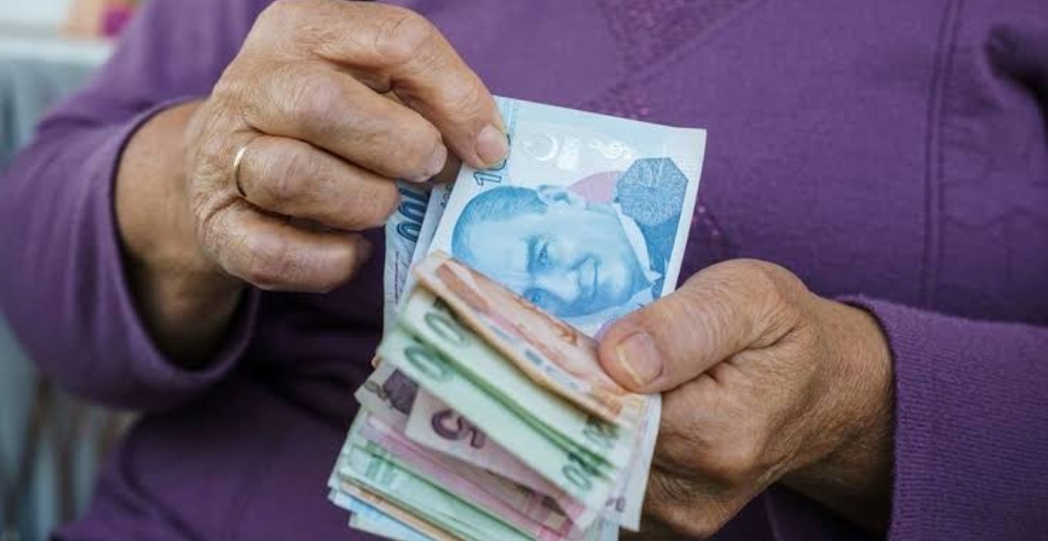 Emeklilere Özel 5.000 TL'lik Cumhuriyet Bayramı İkramiyesi Ödemesi Başladı! Ödeme Takvimi