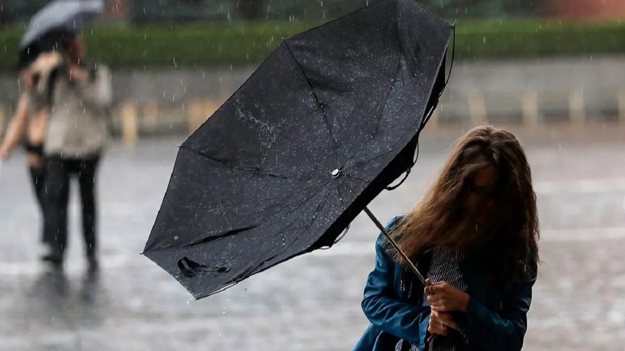 DIŞARI ÇIKMAYIN! Türkiye Genelinde Haftaya Sağanak Yağışlarla Başlıyor! Meteoroloji'den 4 Bölgeye Uyarı