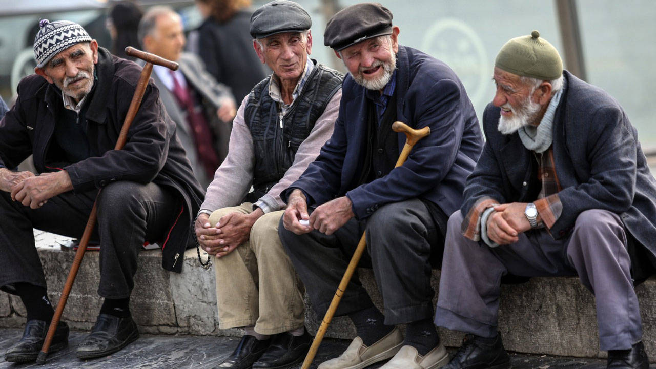 Özgür Erdursun Açıkladı! Emekli Maaşlarına Refah Payı Eklenerek Yüzde 50'ye Zam Yapılabilir