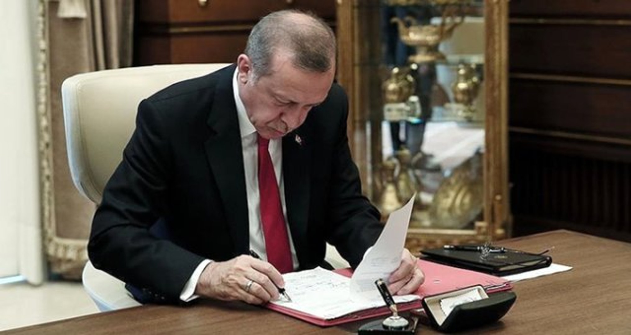 Cumhurbaşkanı Erdoğan İmzayı Attı! Yılbaşından Önce Emekliye 7.000 TL Ek Ödeme