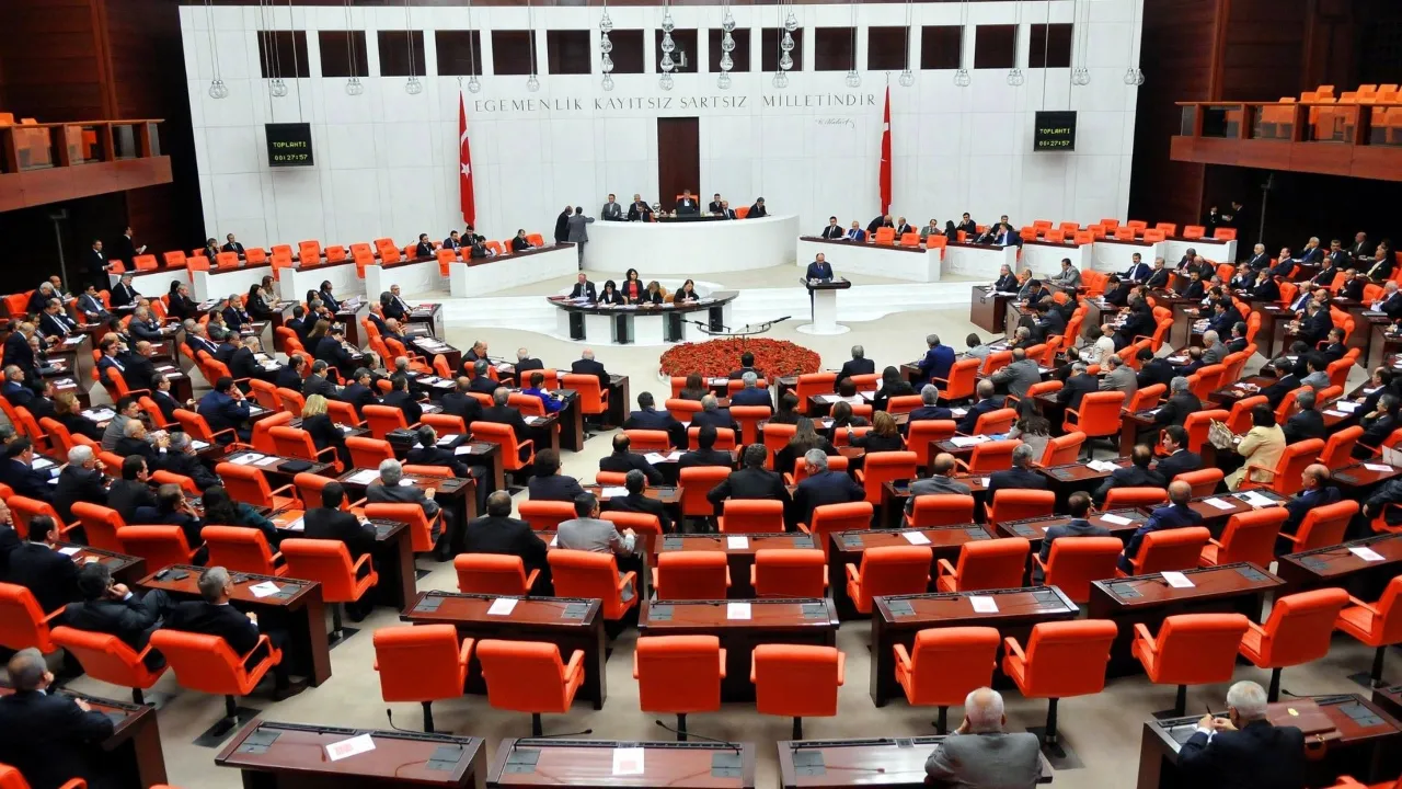 SON DAKİKA! EMEKLİYE EK ZAM 2024: AK Parti TBMM'ye Getirdi! Refah Payı ve SGK En Düşük Emekli Maaşında 2 Formül