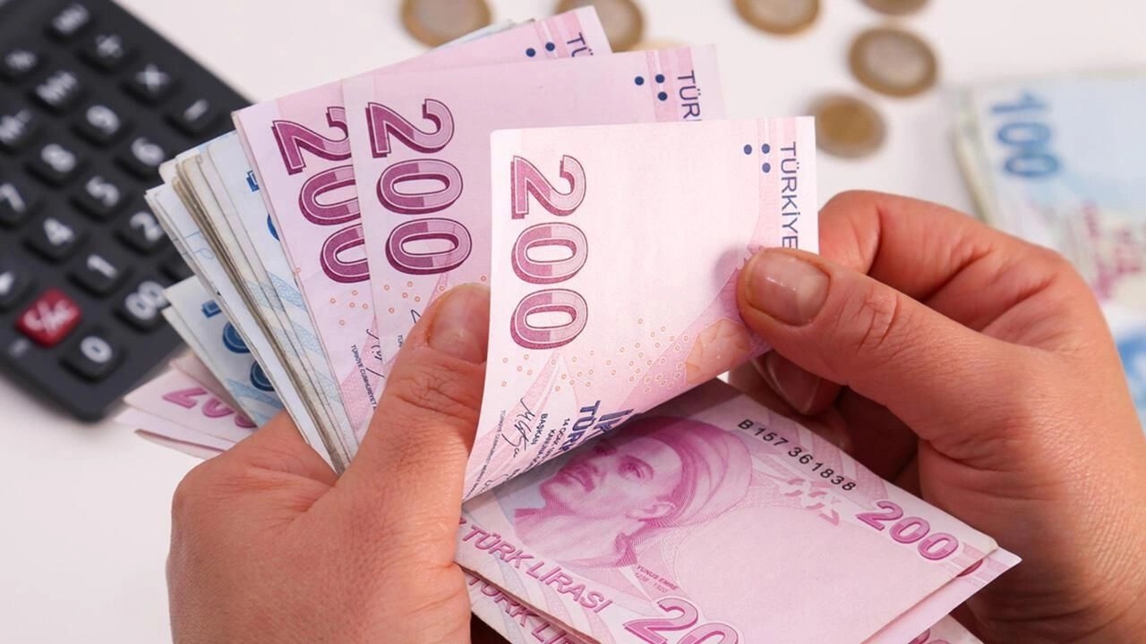 Emeklilere Yüzde 30 Zam Kararı! Yüzde 4,5'lik Zam ve 3.000 TL Nakit Desteği!