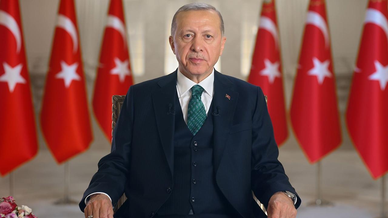 Cumhurbaşkanı Erdoğan Emeklilere Müjdeyi Duyurdu! 2024 Yılı Emekliler İçin Müjdelerle Dolu Geçiyor!