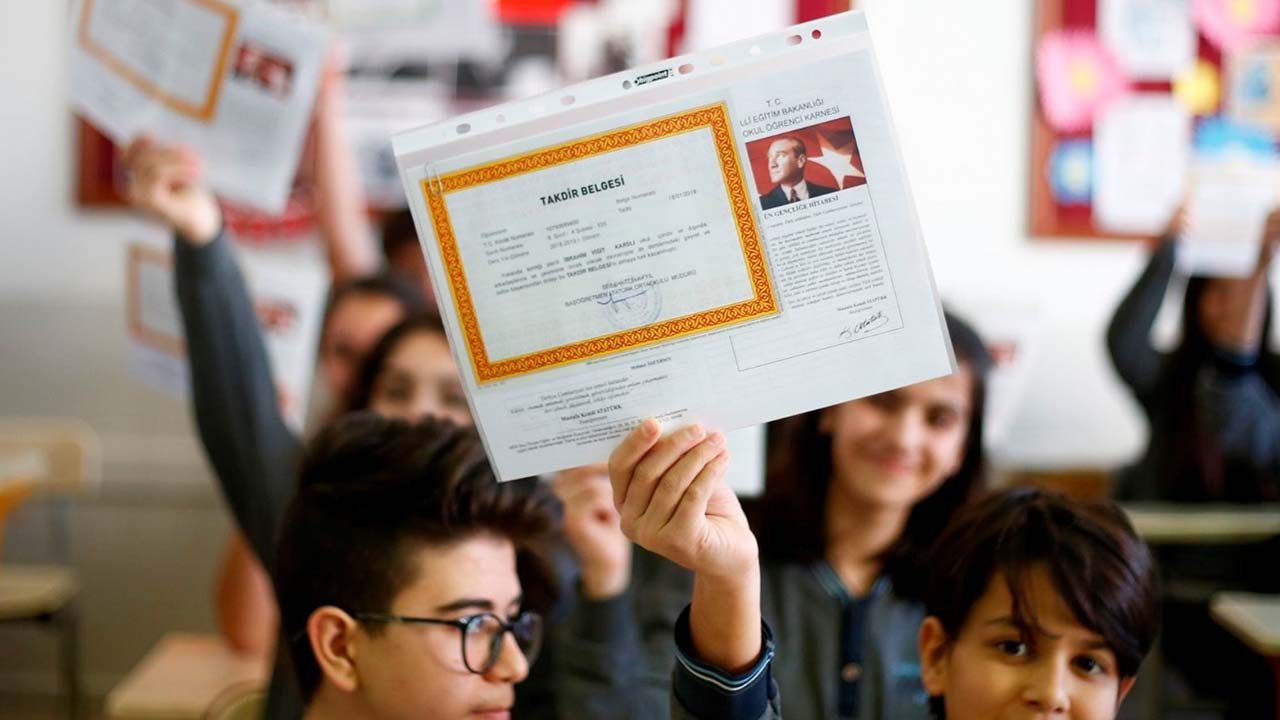 Milyonlarca Öğrenciye 10.000 TL Karne Hediyesi! Cumhurbaşkanı Erdoğan Açıkladı