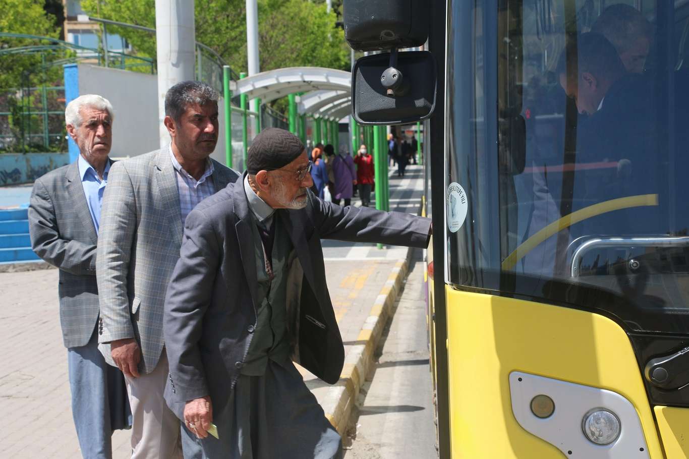 65 Yaş Üstüne Kötü Haber! Artık Toplu Taşıma Ücretsiz Değil! Meclis Kararını Verdi