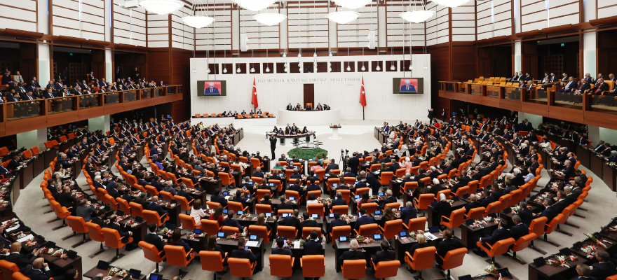 Türkiye'nin Her Yerinde Zorunlu Oldu: TBMM'den Gece Yarısı Sessiz Sedasız Geçti