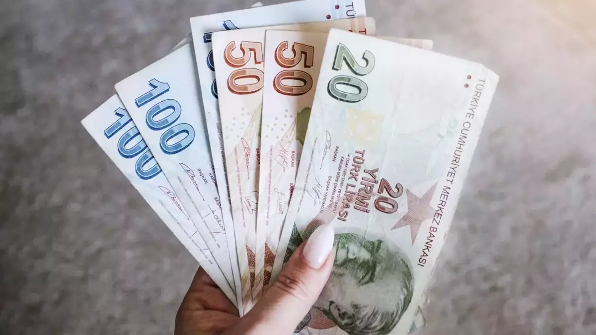 Türk-İş'ten Asgari Ücret İçin Acil Çağrı: "Enflasyon Karşısında Eriyen Maaşlar İçin Düzenleme Yapılmalı"