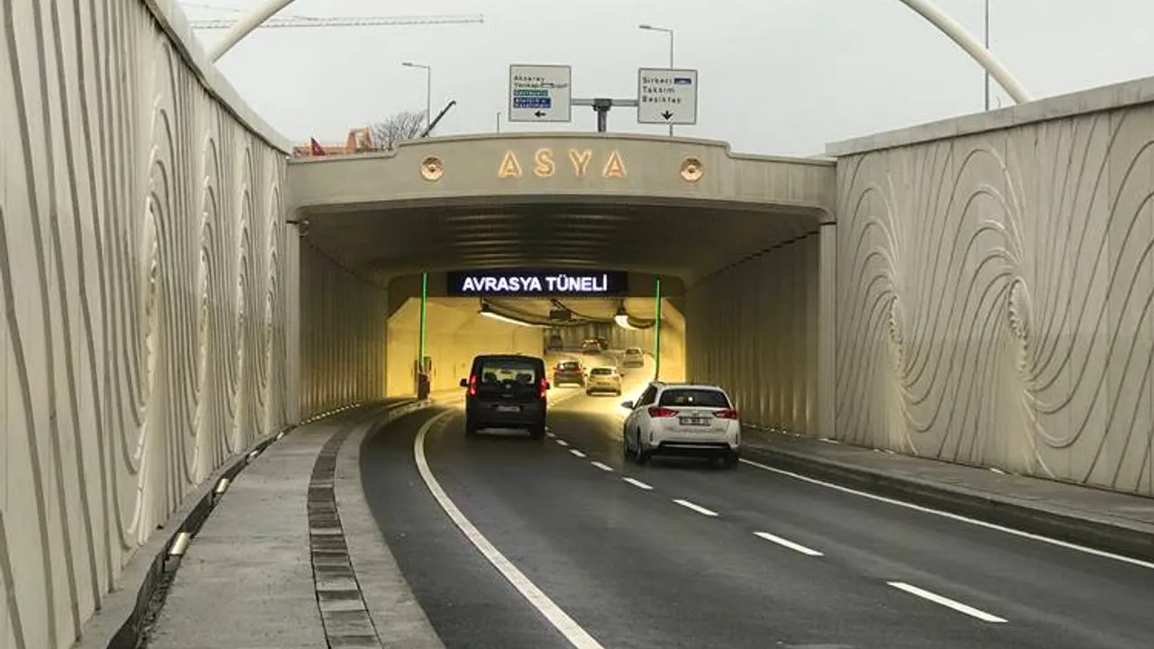 Avrasya Tüneli zam, otoyol ve köprü geçiş ücreti, geçiş ücreti artışı, otoyol zamları, köprü zamları, İstanbul-Ankara Otoyolu, İstanbul-İzmir Otobanı, Osmangazi Köprüsü geçiş ücreti, 15 Temmuz Şehitler Köprüsü, Fatih Sultan Mehmet Köprüsü, geçiş ücreti zammı, ulaşım maliyetleri, Yap-İşlet-Devret (YİD) model, Karayolları Genel Müdürlüğü (KGM),