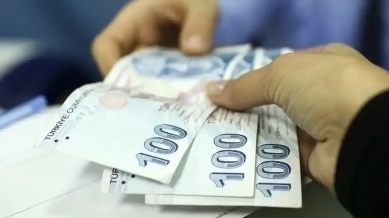 Emekliler için güzel haber! Emekli maaşlarını alanlar 16-20 Ağustos arasında büyük bir fırsat yakalıyor. Ziraat Bankası 30.000 TL kredi başvurusu ile ilgili şartlar duyuruldu.