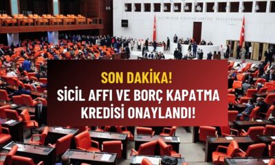 Sicil Affı ve Borç Kapatma Kredisi: Borçlu Vatandaşlara Müjde! Kredi veya kredi kartı borcu olan milyonlarca kişi için sevindirici haber geldi. TBMM’den onaylanan sicil affı ve borç kapatma kredisi düzenlemeleri, borç yükü altında ezilen vatandaşlara büyük bir rahatlama sağlayacak. Artık kredi notu düşük olanlar kara listeden çıkacak, borcu olanlar ise borçlarını kolayca kapatabilecek. İşte yeni düzenlemelerin detayları… Sicil Affı ve Borç Kapatma Kredisi Nedir? Sicil affı, bankaların kara listesinde olan ve kredi borcu nedeniyle finansal zorluk yaşayan kişilerin sicilini temizlemeyi amaçlayan bir düzenlemedir. Bu düzenleme sayesinde, kara listeye giren milyonlarca kişi yeniden finansal özgürlüğüne kavuşabilecek. TBMM’de kabul edilen yeni düzenlemeler, vatandaşların borçlarını yapılandırmasına ve kredi sicillerini iyileştirmesine olanak tanıyor. Sicil Affı Kimleri Kapsıyor? Sicil affı, bankalardan kredi çeken ve kredi kartı borçlarını ödeyemeyen kişileri kapsıyor. Pandemi sonrası artan borçlar nedeniyle birçok kişi bankaların kara listesine girmişti. Bu af, kara listeye girenlerin kredi sicilini olumsuzdan olumluya çevirerek, yeniden kredi ve kredi kartı kullanabilmelerini sağlayacak. Borç Kapatma Kredisi ile Borç Yükünden Kurtulun Sicil affının yanı sıra, Cumhurbaşkanı onaylı borç kapatma kredisi de TBMM’ye sunuldu. Bu kredi, borcunu ödeyemeyen vatandaşlara kamu bankaları tarafından düşük faizli olarak sunulacak. Borç kapatma kredisi sayesinde, vatandaşlar farklı bankalara olan borçlarını tek bir çatı altında toplayarak daha kolay bir ödeme planı oluşturabilecekler. Üst limit 100 bin TL olarak belirlenen bu kredi ile Ziraat Bankası, Vakıfbank ve Halkbank gibi kamu bankalarına başvuranlar, borçlarını tek bir kalemde kapatma fırsatını yakalayacak. Yeni Düzenlemeler Yakında Hayata Geçiyor Sicil Affı Geliyor! Borcu Olanlara Müjde Tarih Belli Oldu