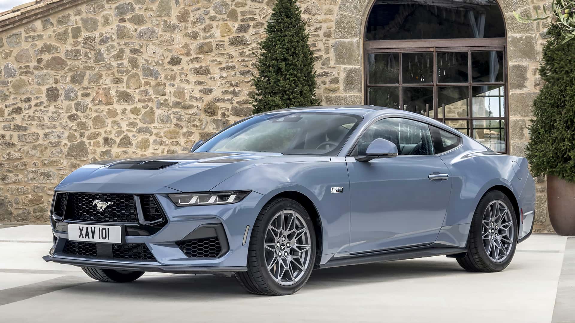 Ford Mustang Ailesine Dört Yeni Versiyon Geliyor: Dört Kapılı ve V8 Motorlu Cabrio Yolların Tozunu Attıracak