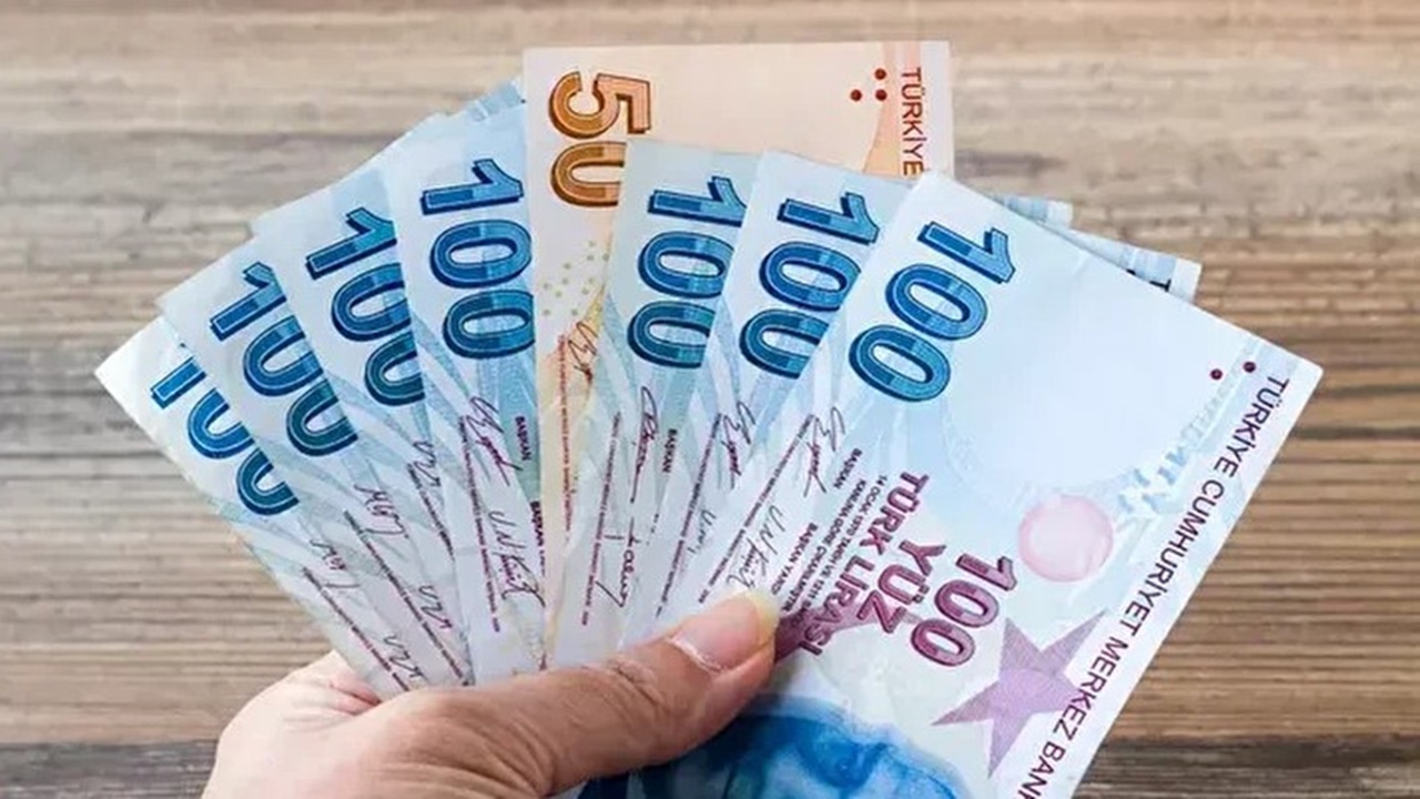 Kasım ayı banka promosyon fırsatları belli oldu. Emekliler yeni ayda promosyon başvurusu yapmak için en yüksek emekli promosyonu veren bankaları araştırıyordu. İşte banka banka kasım ayı güncel emekli promosyon ücretleri…