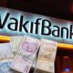 Kamu bankası VakıfBank personel alımı için ilan yayımladı. Bankadan yapılan açıklamada 8 meslek grubunda memur alımı yapılacağı bildirildi VakıfBank başvurusu nasıl yapılır? İşte VakıfBank personel alımı şartları ve sınav tarihi...