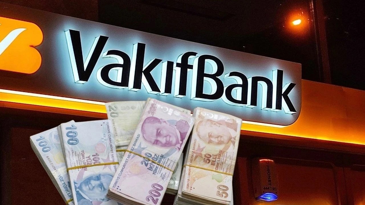 Kamu bankası VakıfBank personel alımı için ilan yayımladı. Bankadan yapılan açıklamada 8 meslek grubunda memur alımı yapılacağı bildirildi VakıfBank başvurusu nasıl yapılır? İşte VakıfBank personel alımı şartları ve sınav tarihi...